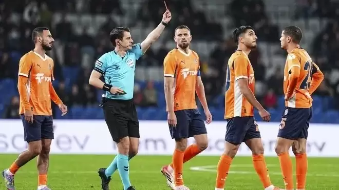 Başakşehirli futbolculardan hakeme patlama!