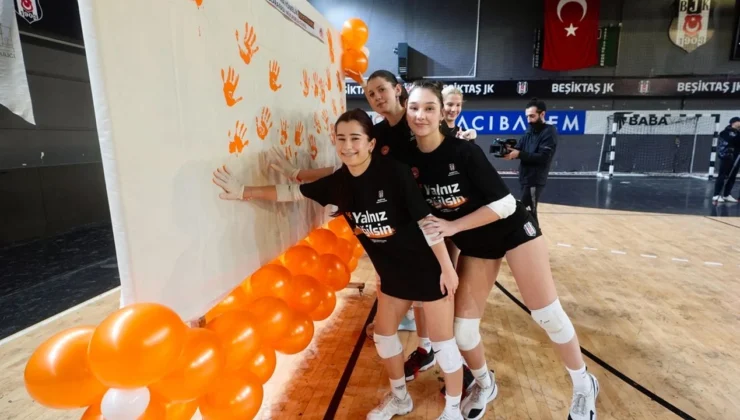 Beşiktaş’tan güçlü mesaj: Kadına şiddete karşı turuncu topla sahadaydılar