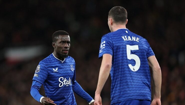 Idrissa Gueye’den takım arkadaşı Michael Keane’e maç oynanırken tokat!