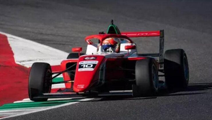 Türk pilot Alp Aksoy, Formula Trophy sezonunun açılış yarışını kazandı