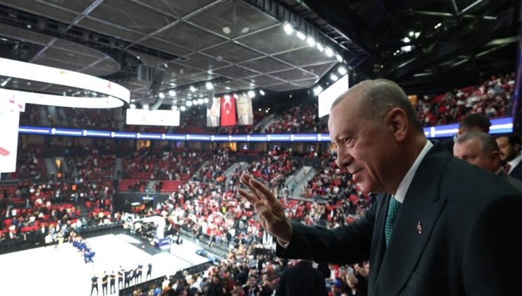 Başkan Erdoğan, 12 Dev Adam’ı yalnız bırakmadı! Maçı tribünden izledi