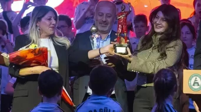 Bolu’da "2025 Yılın Sporcusu" ödülü Arda Güler’e verildi