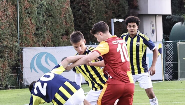 Fenerbahçe U19-Galatasaray U19 derbisinde saha bir anda karıştı! İşte yaşananlar