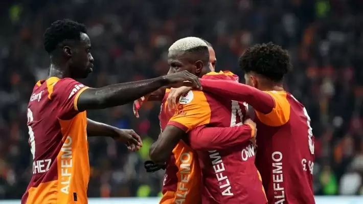 Galatasaraylı eski futbolcudan flaş yorum!  "Burada 1 dakika işiniz yok, binin uçağa gidin…"