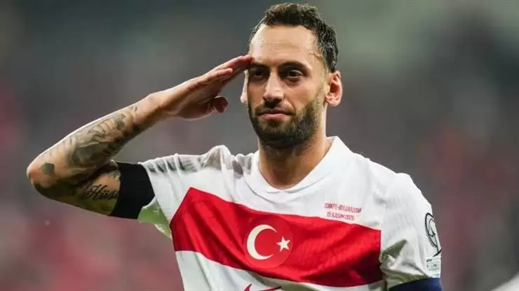 Geçen yaz olmadı, yine gündemde! Galatasaray, Hakan Çalhanoğlu için kesenin ağzını açıyor