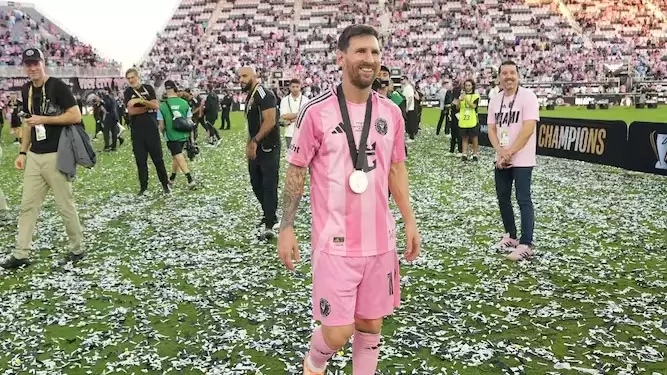 Messi’nin Hindistan’da katıldığı etkinlikte olay! Binlerce kişi sahaya indi, organizatör tutuklandı