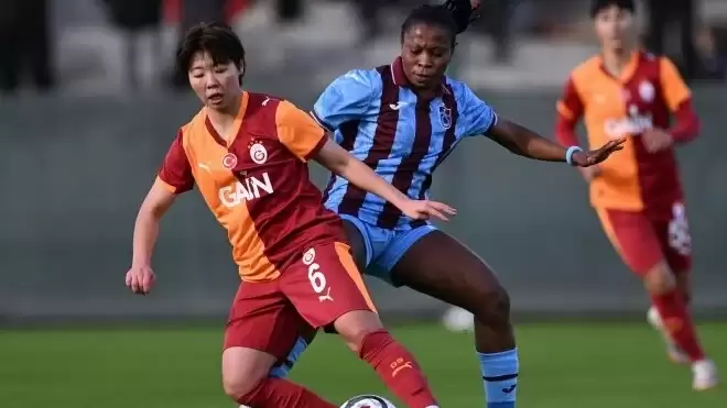 (ÖZET) Trabzonspor, derbide Galatasaray’ı tek golle geçti!