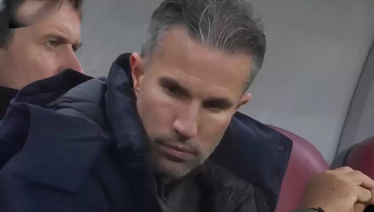Robin van Persie’ye şok! Yedek kulübesinde dona kaldı