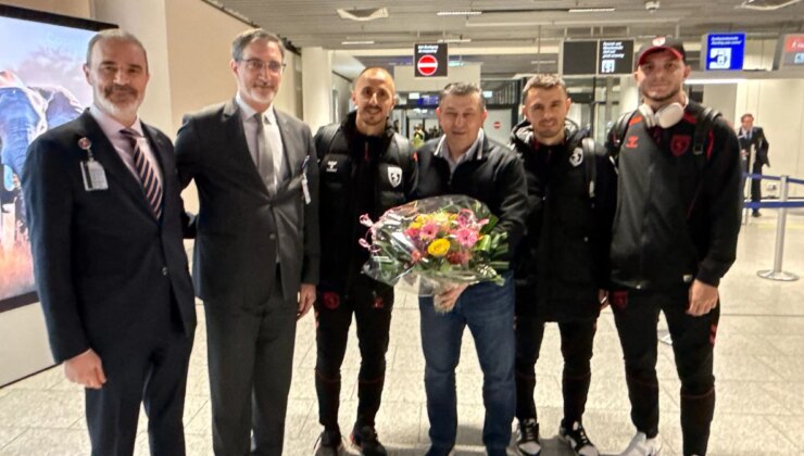 Samsunspor, Almanya’da çiçeklerle karşılandı
