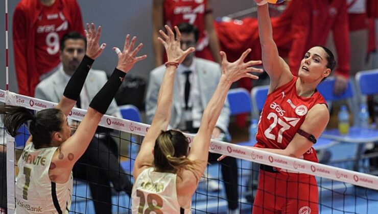 Vakıfbank zirveyi sevdi