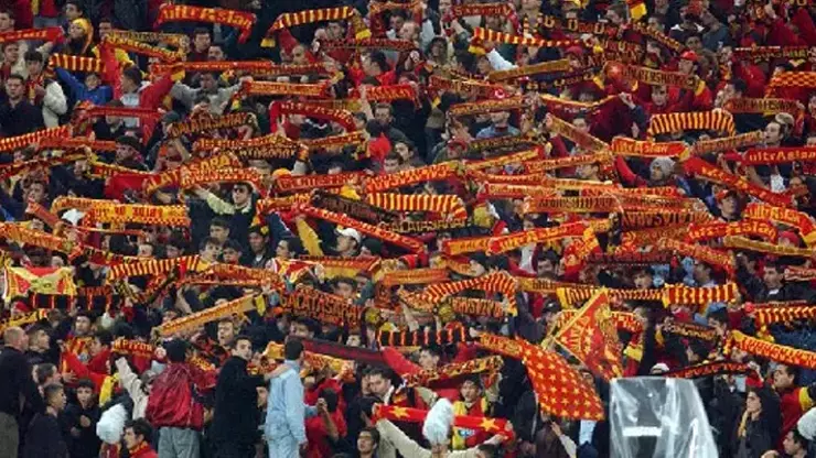 Galatasaray taraftarı yönetimi istifaya davet ediyor