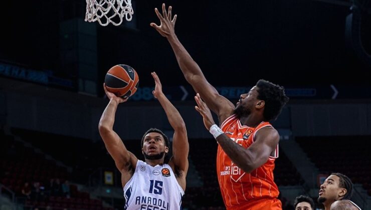 Anadolu Efes deplasmanda kayıp: İşte maçın özeti