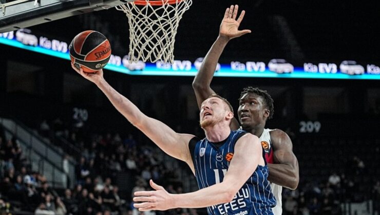 Anadolu Efes evinde Baskonia’ya mağlup!