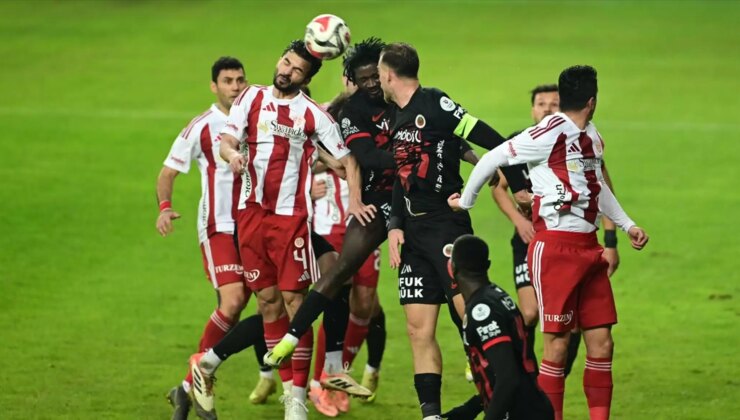 Antalyaspor taraftarı önünde geri döndü! Hayati 3 puan…