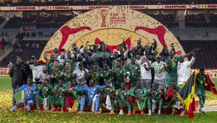 Arika Uluslar Kupası finaline bu görüntüler damga vurdu! Yerde sürüklendi ama havluyu bırakmadı