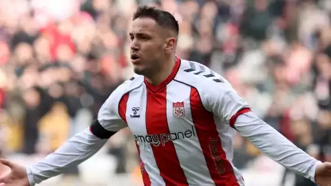 Attığı gollerle Süper Lig’e damga vurmuştu: Rey Manaj geri dönüyor!
