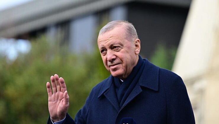 Başkan Recep Tayyip Erdoğan, Yüksekovaspor Kadın Futbol Takımı’na otobüs hediye etti