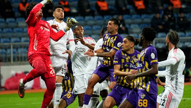 Beşiktaş taraftarı yönetimi istifaya davet etti