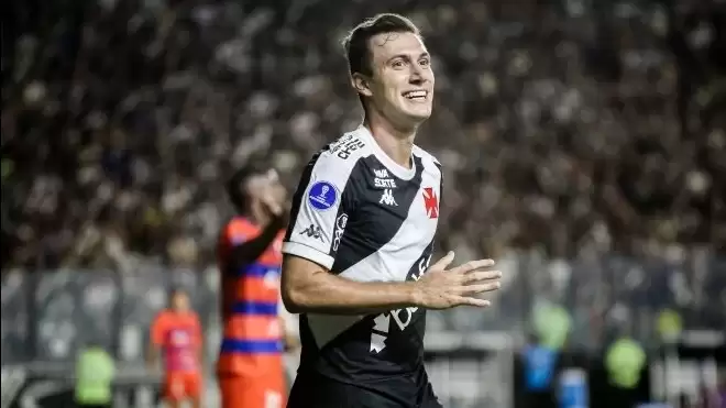 Brezilya basını manşetten verdi: Yetenekli sol bek, Beşiktaş’ın teklifi geri çevirdi