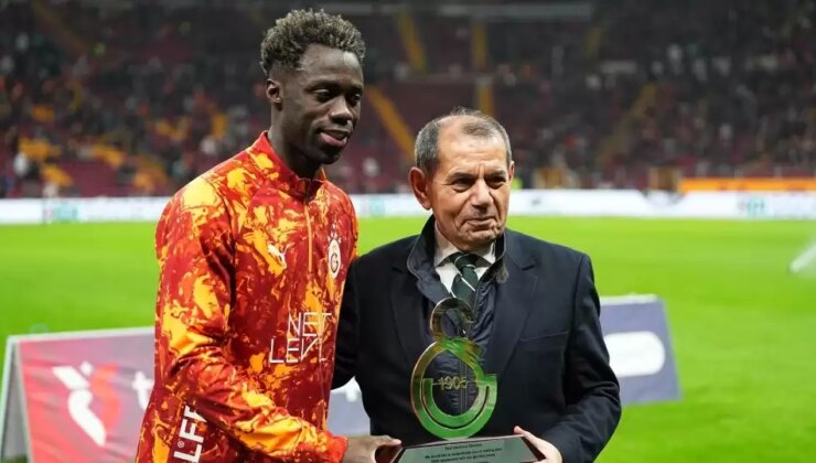 Davinson Sanchez 100. maçına çıktı: Ödülü Dursun Özbek’ten aldı!