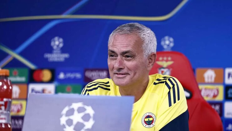 Fenerbahçe’nin eski yıldızı Jose Mourinho’yu topa tuttu: "Karakteri eksik, sözünün eri değil!"