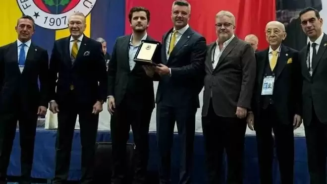 Fenerbahçe’nine eski başkanı için 50. yıl plaketi verildi; Duygusal anlar yaşandı