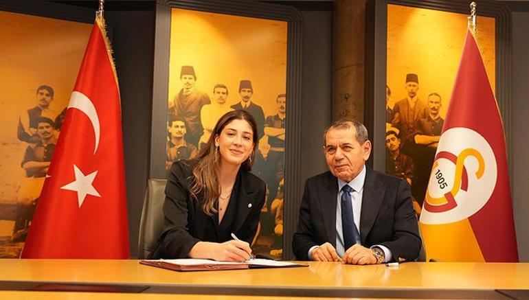 Galatasaray Başkanı Dursun Özbek 2 yıllık imzayı attırdı