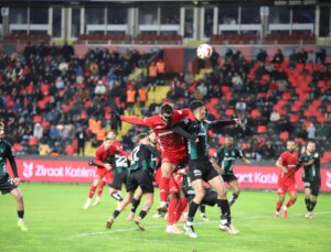 Gaziantep FK, 10 kişi ve teknik direktörsüz Kocaelispor’u devirdi!