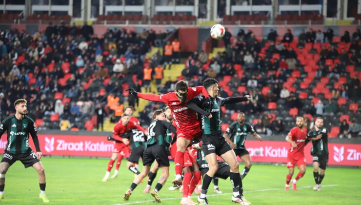 Gaziantep FK, 10 kişi ve teknik direktörsüz Kocaelispor’u devirdi!