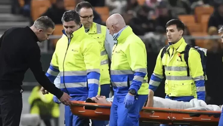 Oğlunu oyuna alan Robin van Persie’ye çifte şok