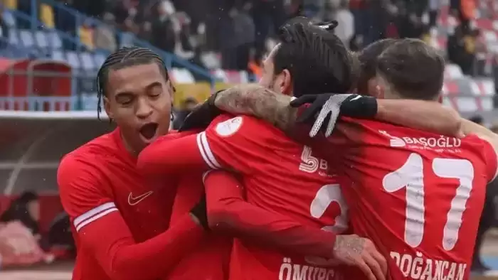 (ÖZET) Boluspor deplasmanda Vanspor FK’yı devirdi