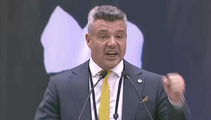 Sadettin Saran’ın kürsüde söyledikleri alkış tufanı kopardı