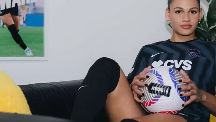 Tek imzayla dünyanın en çok kazanan kadın futbolcusu oldu