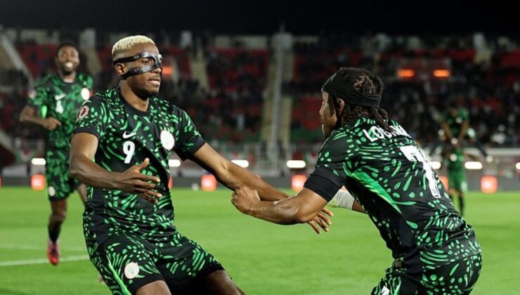 Victor Osimhen milli maçta Ademola Lookman’ın üzerine yürüdü! İşte o anlar