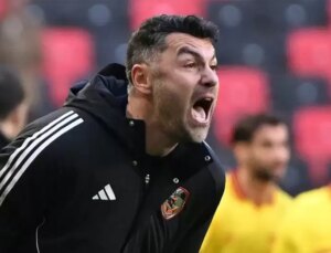 VİDEO | Burak Yılmaz, hakemin kararına çok sinirlendi! 5 kişi zor tuttu…