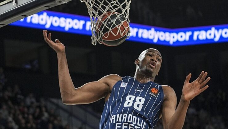 Anadolu Efes’te Kai Jones’un sözleşmesi 2 yıl uzatıldı