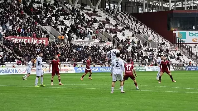 Bordo-Beyazlılarda kriz büyüyor! Bir teknik direktör daha gitti