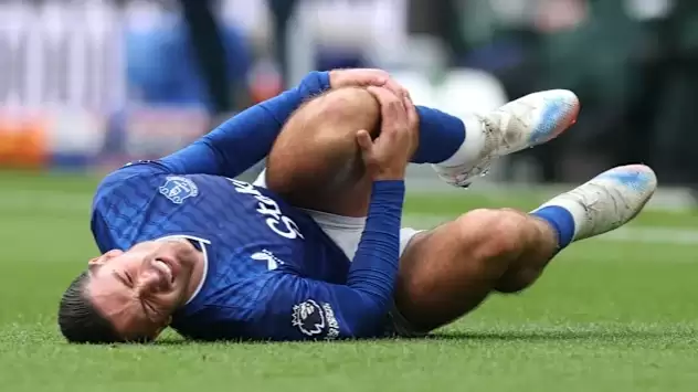 Dünyaca ünlü futbolcu, sezonu kapattı! "Yıkıldım"