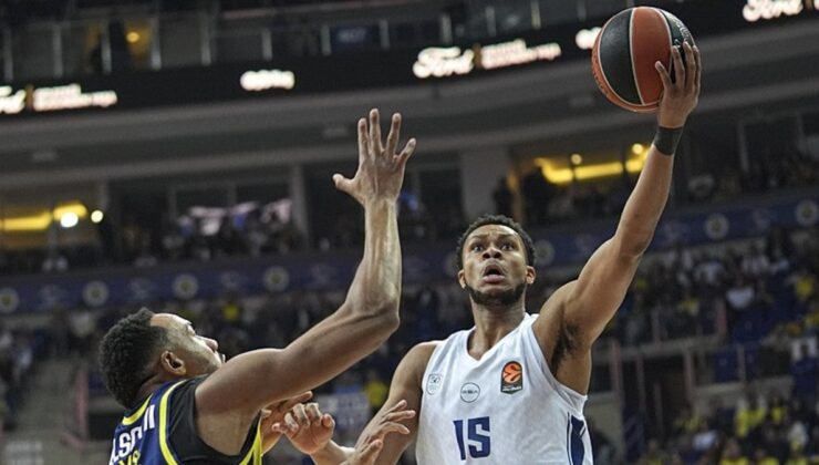 EuroLeague’deki Türk derbisinde Fenerbahçe Beko, Anadolu Efes’i mağlup etti!