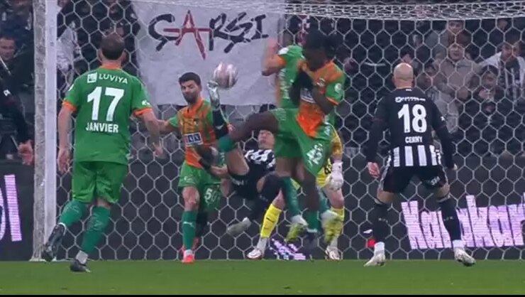 Hyeon-Gyu Oh, attığı röveşata golüyle tüm dünyada adından söz ettirdi