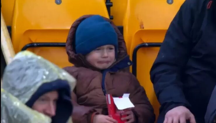 Premier Lig ekibinden gözyaşlarına boğulan minik taraftara unutamayacağı jest