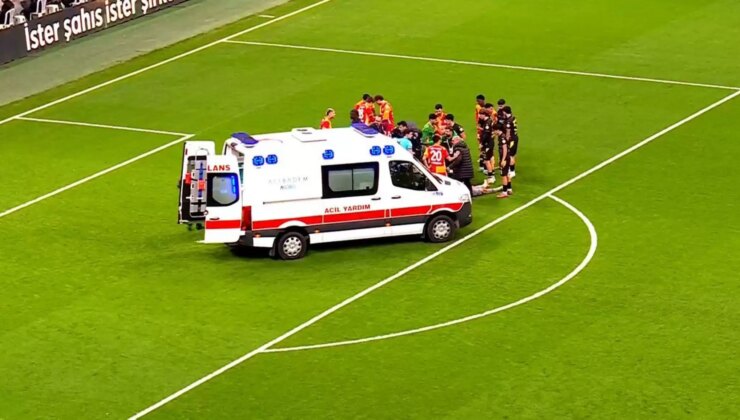 Rams Park’ta korkutan çarpışma! Sahaya ambulans girdi, hastaneye kaldırıldı