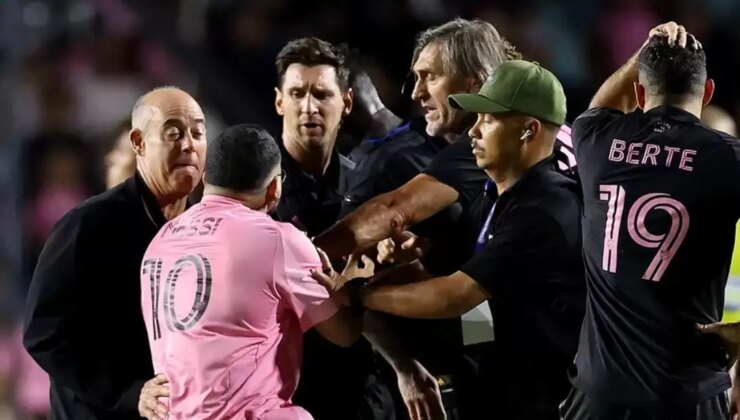 Sahaya giren taraftarlar Messi’ye zor anlar yaşattı! Yere yığıldı…