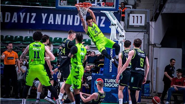 Basketbol Süper Liginde haftanın sürprizi... TOFAŞ - Yukatel Merkezefendi maç sonucu 88-93