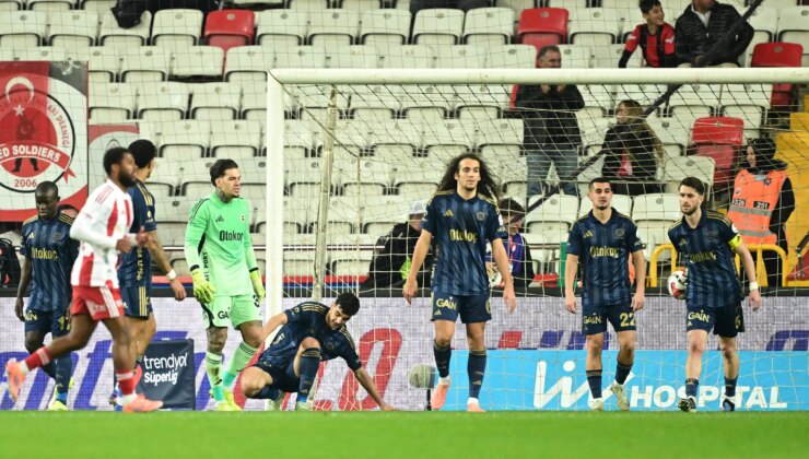 Fenerbahçe yine berabere kaldı! Direkler büküldü…