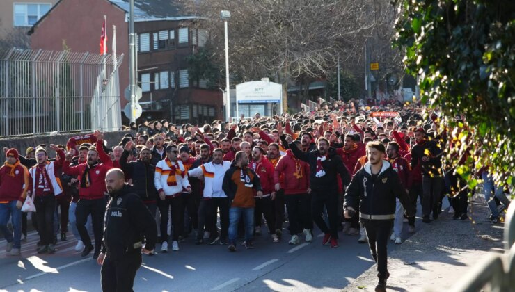 Galatasaray taraftarı, Dolmabahçe’ye geldi