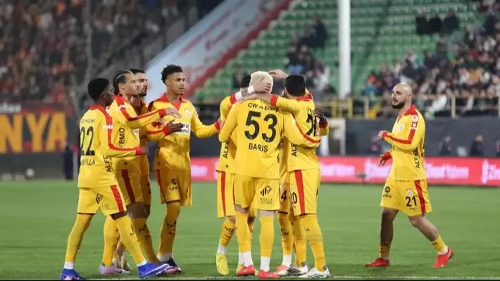 Galatasaray’da iki isim gözden düştü! Yollar ayrılacak…