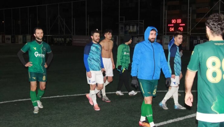 Kocaeli’de rakiplerinin gol atmasına izin veren futbolcuların savunmaları alındı