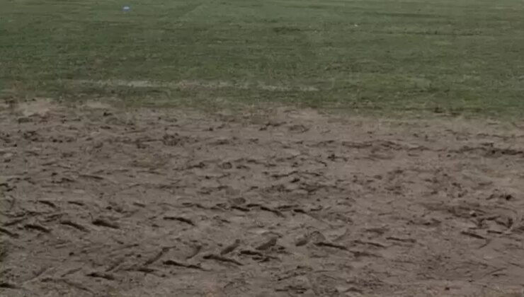 Muş’ta zemin alarmı! Görüntüler yıllar önceki Trabzonspor maçını anımsattı