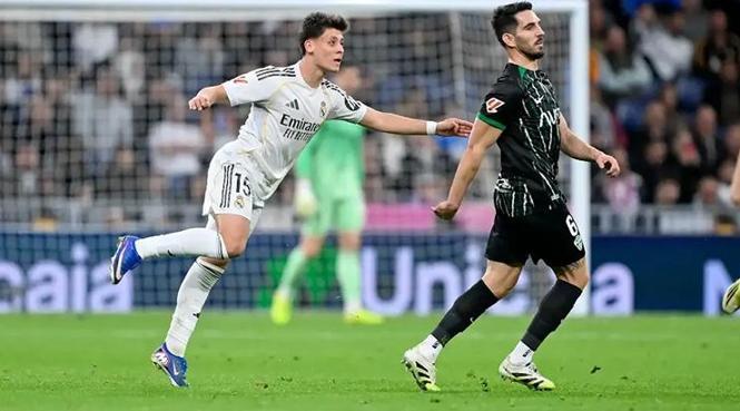 ARDA GÜLER İLK 11'DE Mİ?